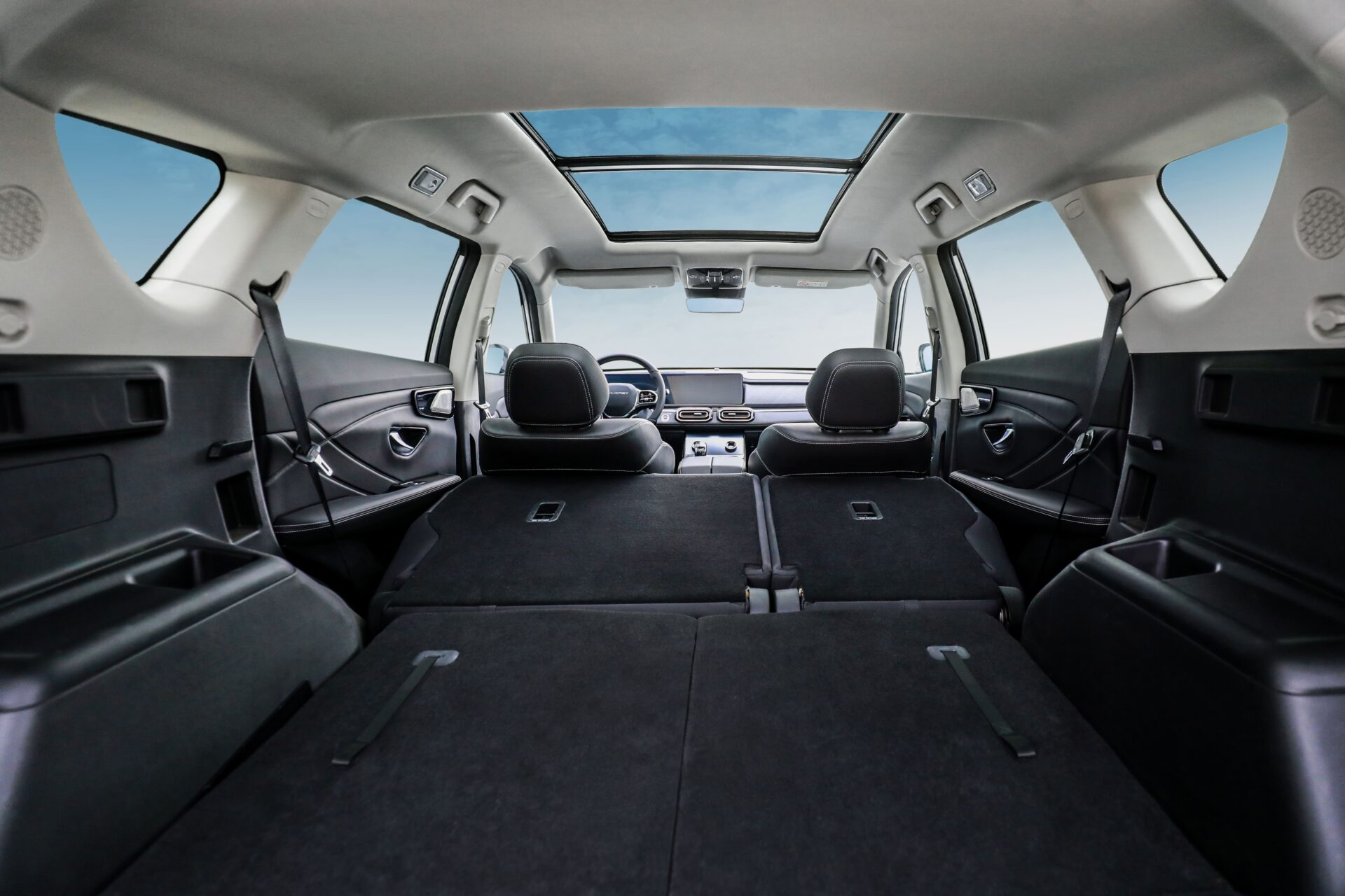 1770283737850_S07_20Interior_20Obsidian_20Black04